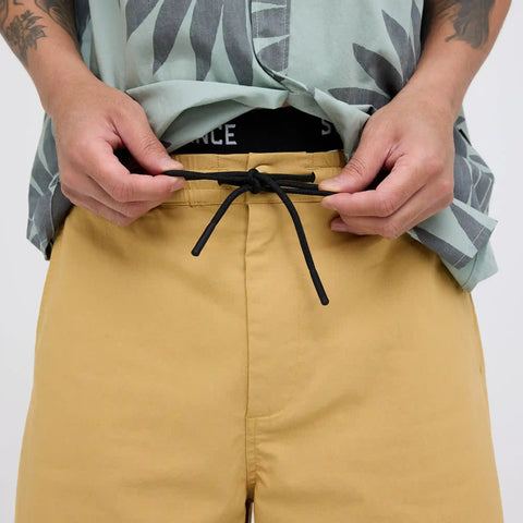 COMPOUND CHINO SHORT