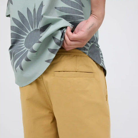 COMPOUND CHINO SHORT